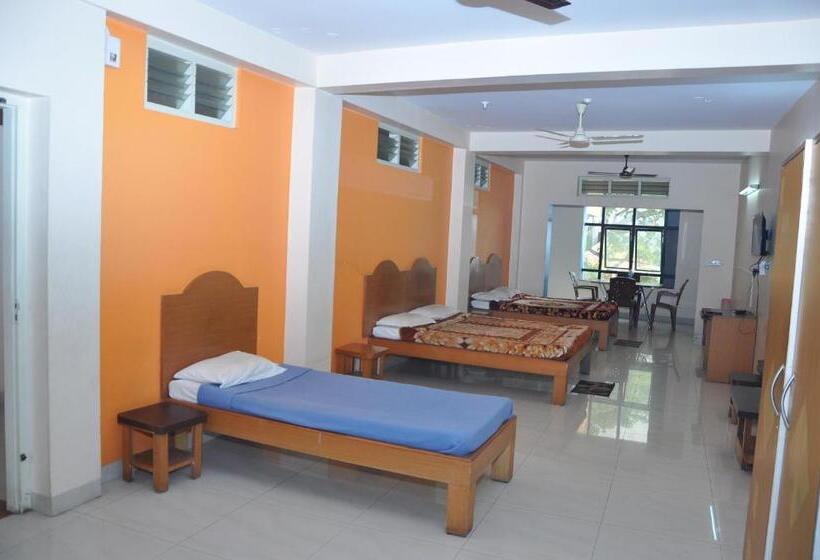 Hotel Vinayaka Deluxe Lodge