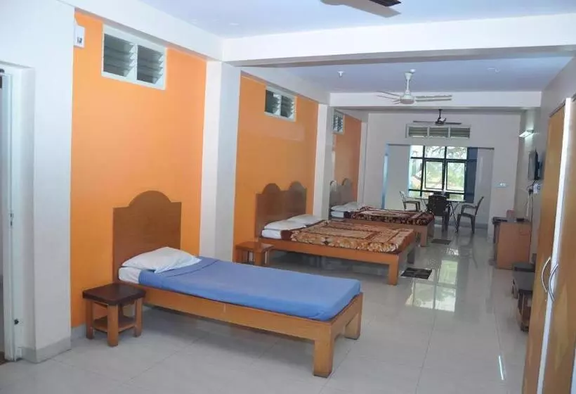 ホテル Vinayaka Deluxe Lodge