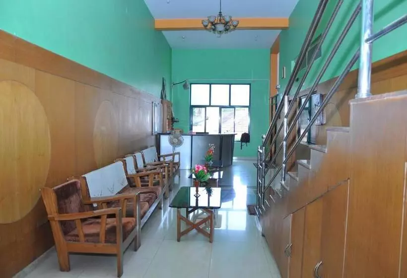 ホテル Vinayaka Deluxe Lodge