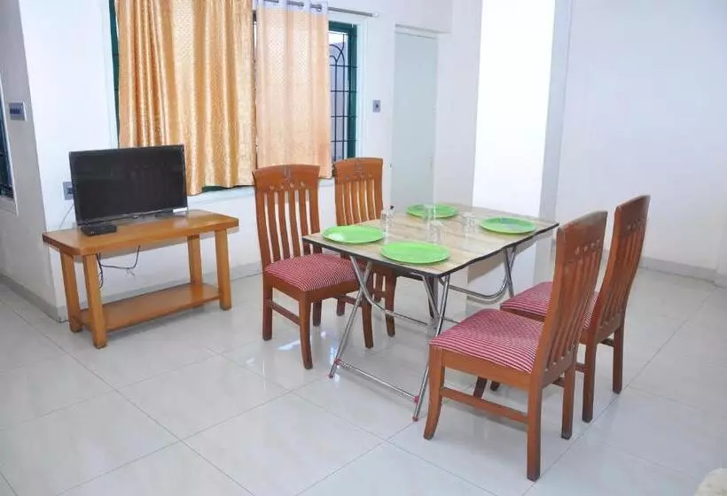 ホテル Vinayaka Deluxe Lodge