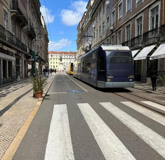 پانسیون Lindo Quarto Com Varanda No Centro De Lisboa