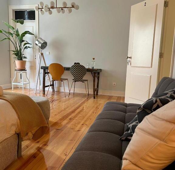 پانسیون Lindo Quarto Com Varanda No Centro De Lisboa