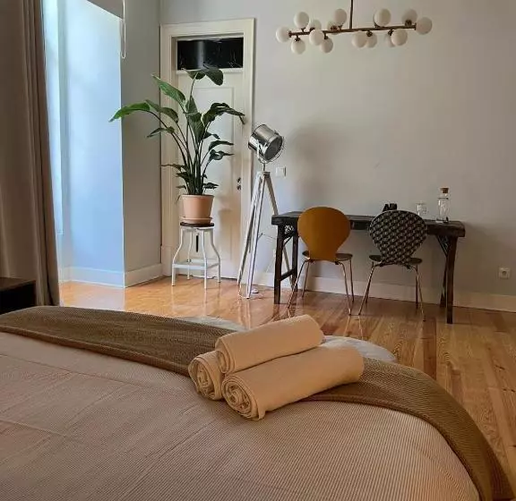 پانسیون Lindo Quarto Com Varanda No Centro De Lisboa