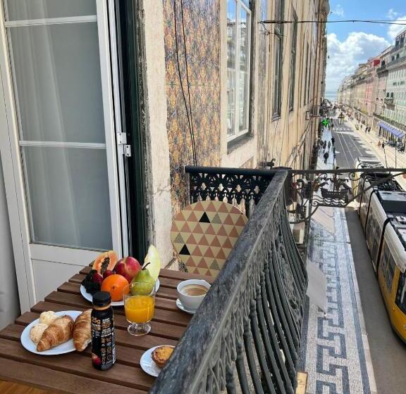 پانسیون Lindo Quarto Com Varanda No Centro De Lisboa