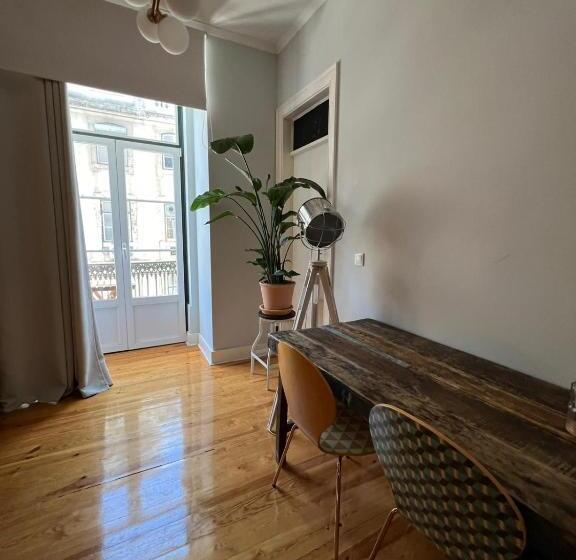 پانسیون Lindo Quarto Com Varanda No Centro De Lisboa
