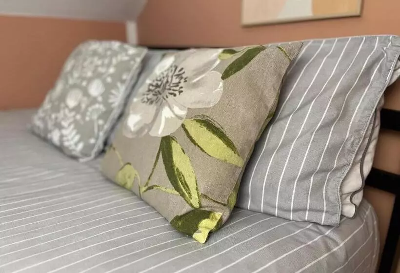 Majatalo Mini Hotel With Home Facilities In Hamilton West