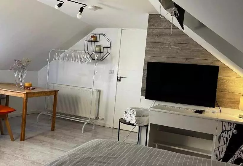 Majatalo Mini Hotel With Home Facilities In Hamilton West