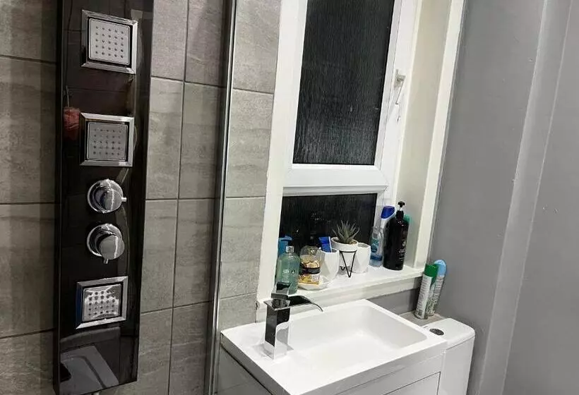 Majatalo Mini Hotel With Home Facilities In Hamilton West