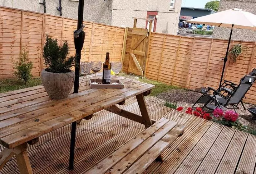 Majatalo Mini Hotel With Home Facilities In Hamilton West