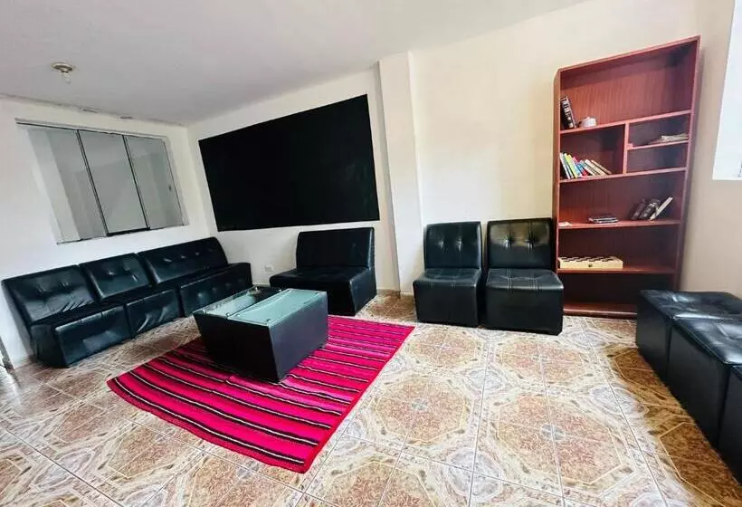 پانسیون Taulli House