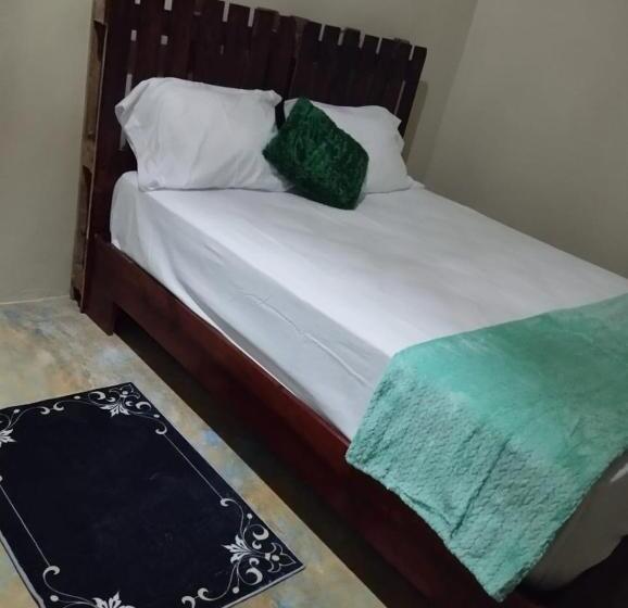 تختخواب و صبحانه Hotal Raysa Y Alejandro