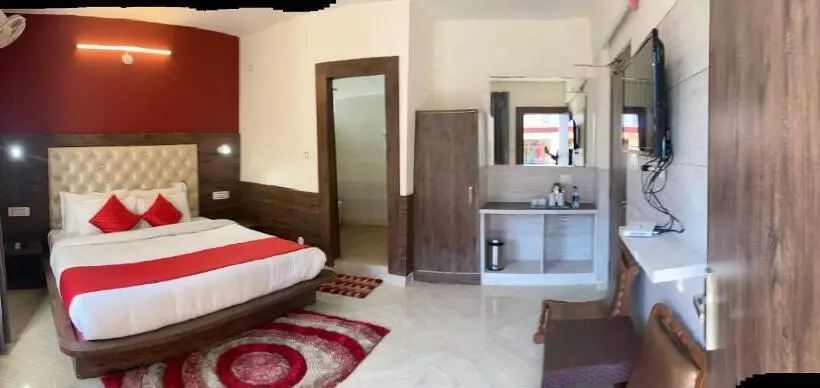 ホテル Himalayan River Resort