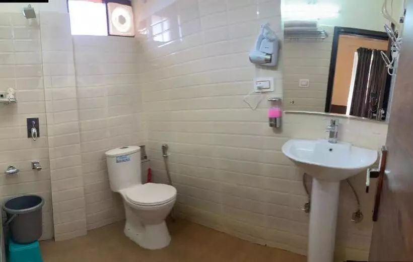 ホテル Himalayan River Resort