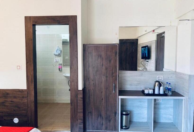 فندق Himalayan River Resort