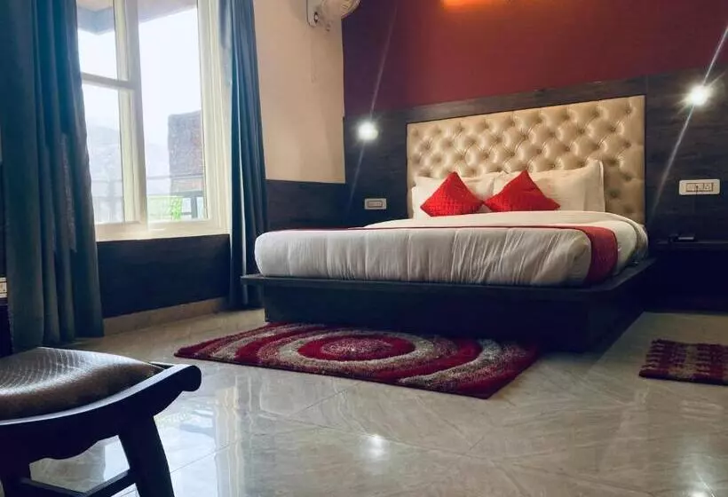 ホテル Himalayan River Resort