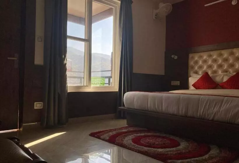 ホテル Himalayan River Resort