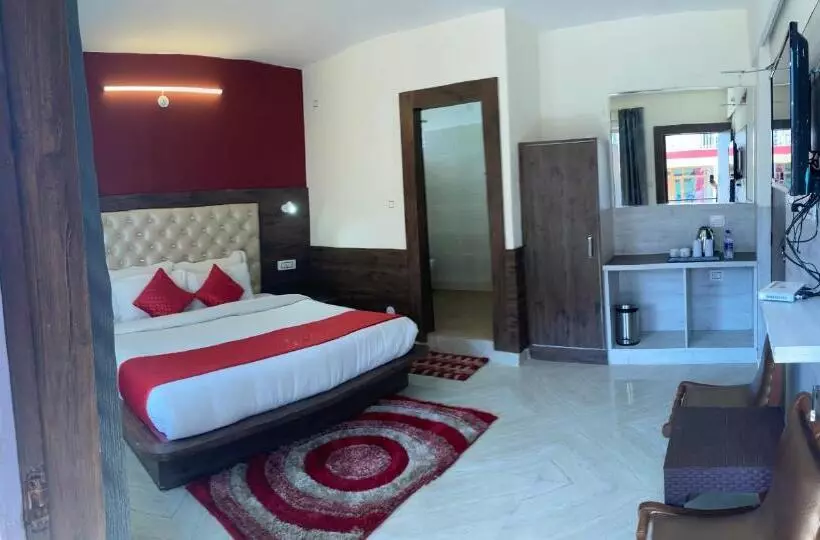 ホテル Himalayan River Resort