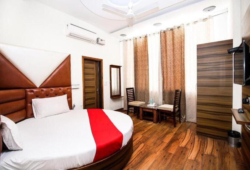 Отель Woodcrust Lodge