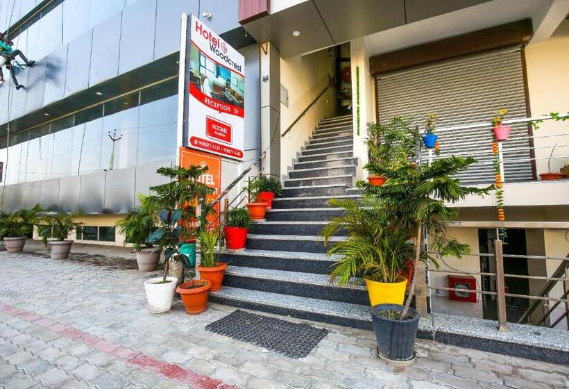 Отель Woodcrust Lodge