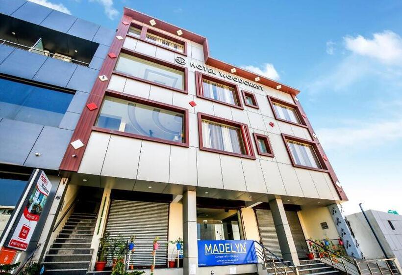 Отель Woodcrust Lodge