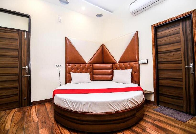 Отель Woodcrust Lodge