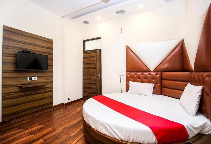 Отель Woodcrust Lodge