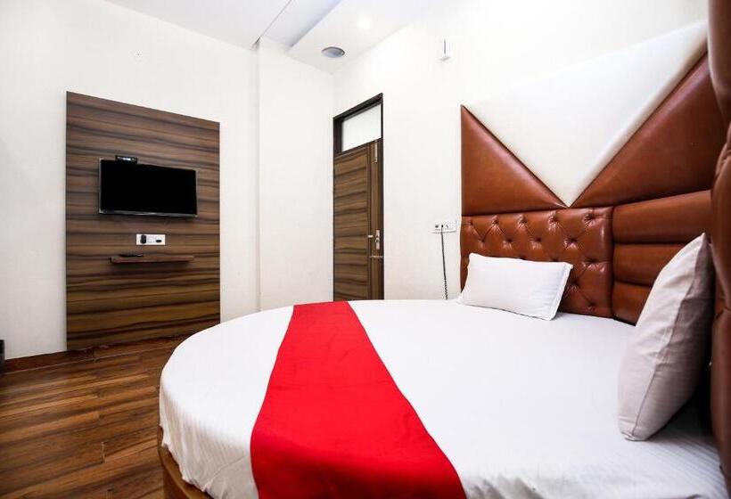 Отель Woodcrust Lodge