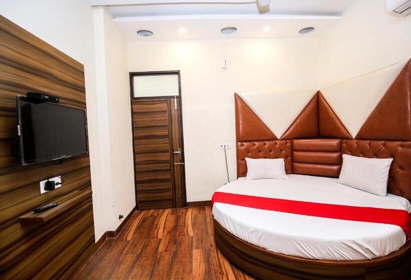 Отель Woodcrust Lodge