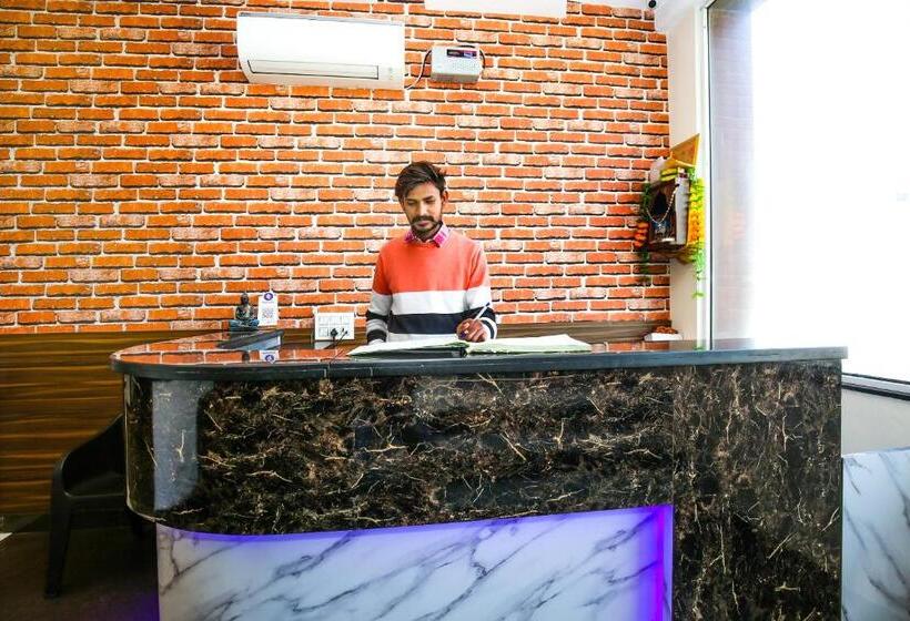 Отель Woodcrust Lodge