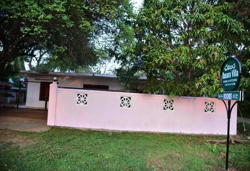 ペンション Rusara Villa