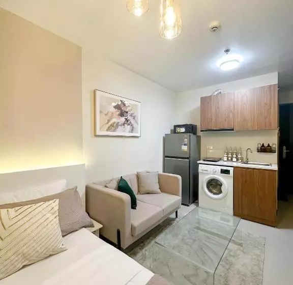 Hotelli Enchanté Studios