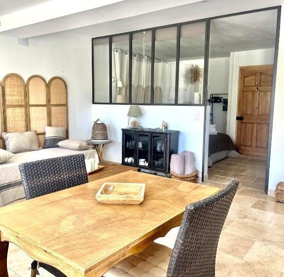 Пансион La Bastide De Basson   Luxe Sur Correns