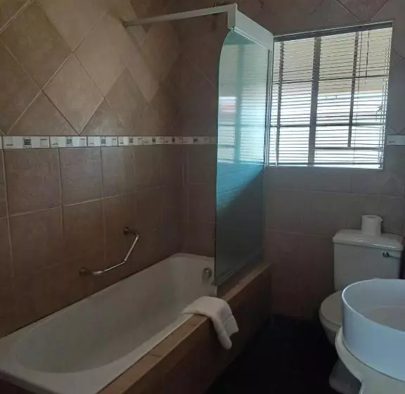 Majatalo Rustenburg Palm Lodge