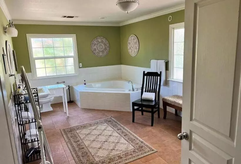 Aamiaismajoitus (B&B) Sequoia View Vineyard