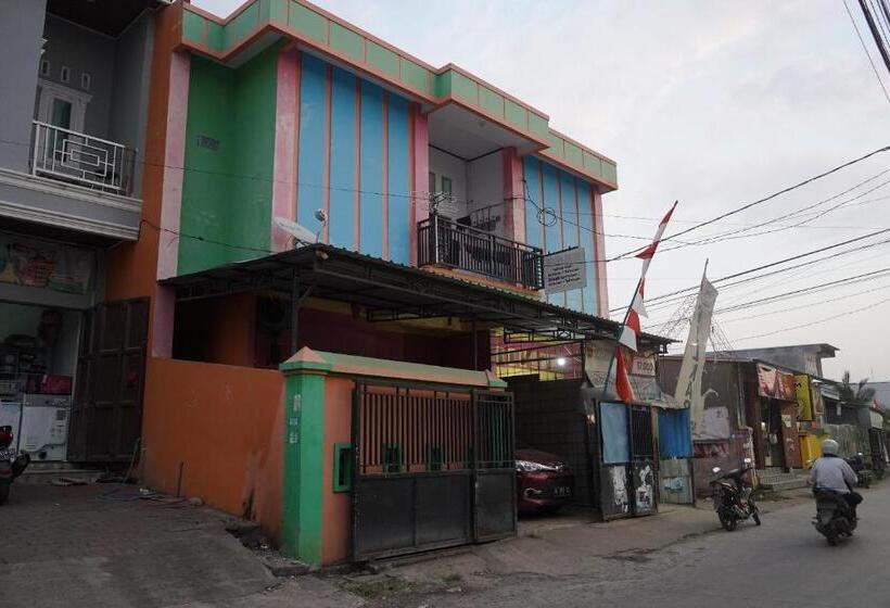 ホテル Oyo 93876 Athirah Kost