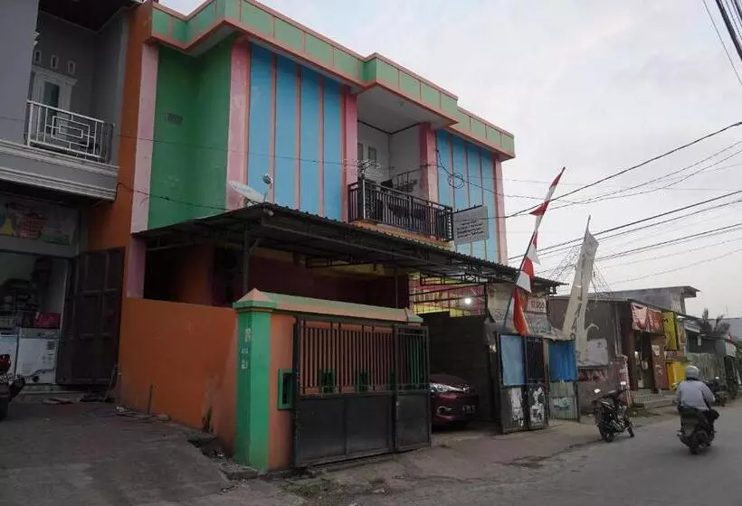 ホテル Oyo 93876 Athirah Kost