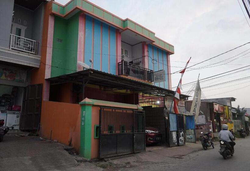 ホテル Oyo 93876 Athirah Kost