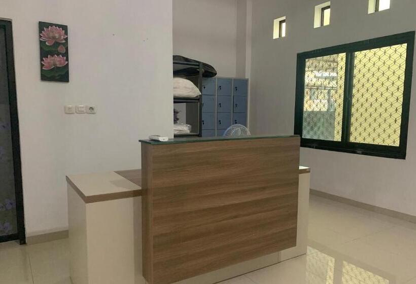 ホテル Oyo 93876 Athirah Kost