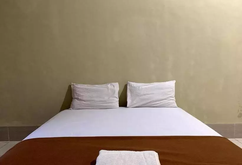 ホテル Oyo 93876 Athirah Kost