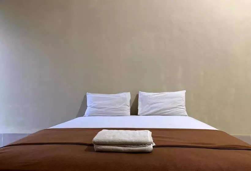 ホテル Oyo 93876 Athirah Kost