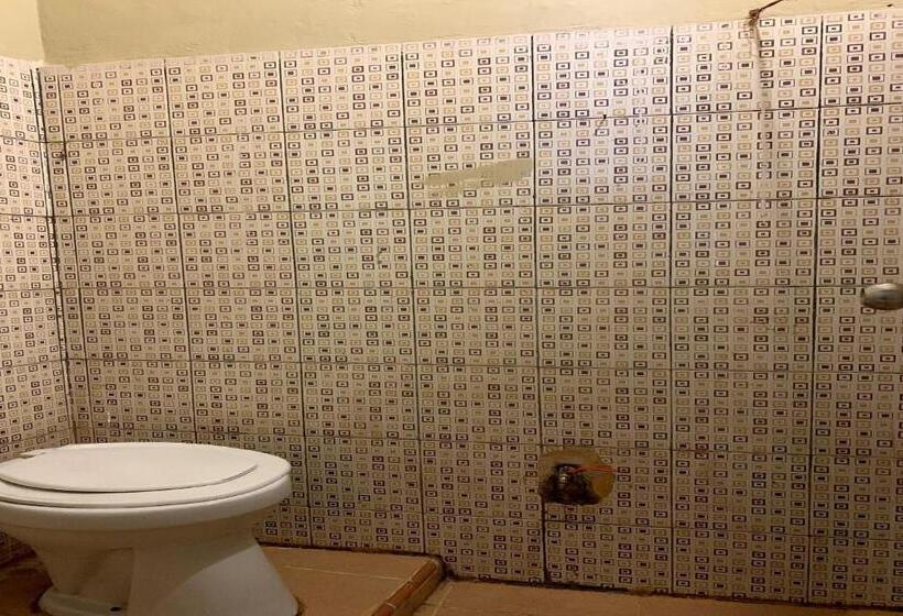 ホテル Oyo 93876 Athirah Kost