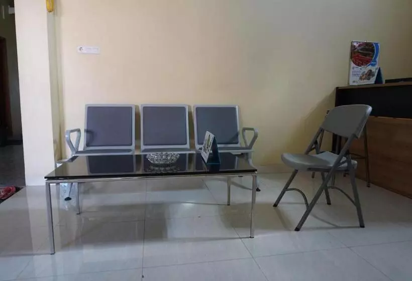 ホテル Oyo 93876 Athirah Kost