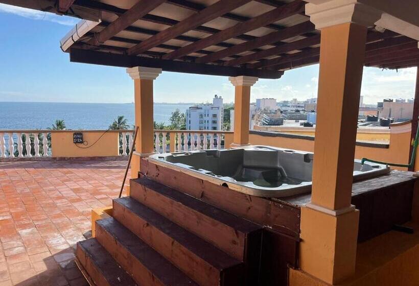 Hotel The Penthouse Beachfront