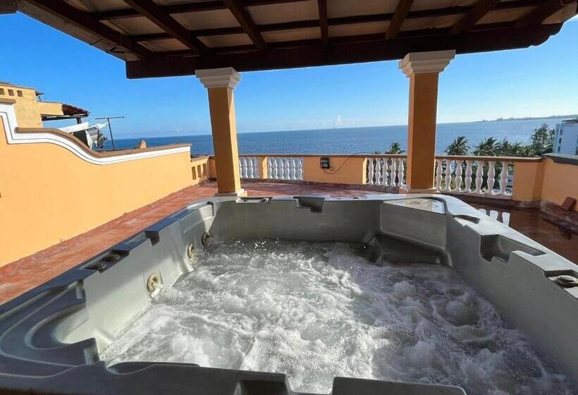 Hotel The Penthouse Beachfront