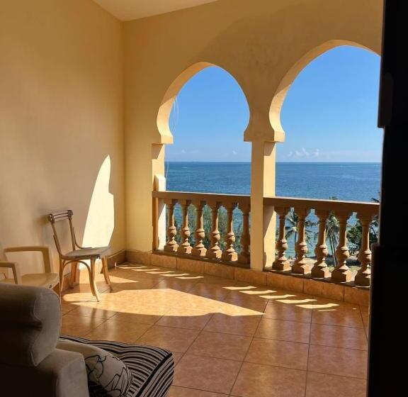 Hotel The Penthouse Beachfront