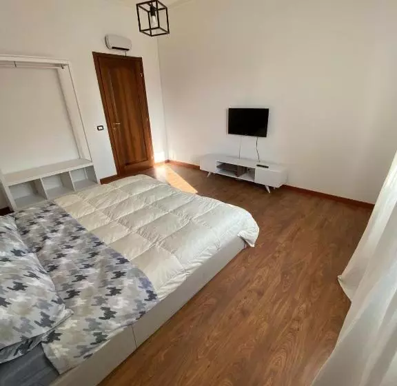 پانسیون Aurora Rooms