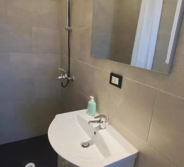 پانسیون Aurora Rooms