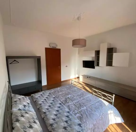 پانسیون Aurora Rooms