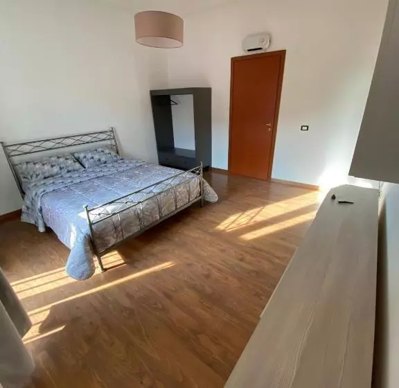 پانسیون Aurora Rooms