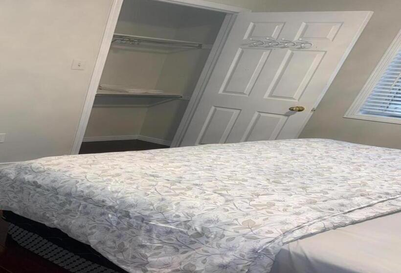 Пансион Bright Queen Room